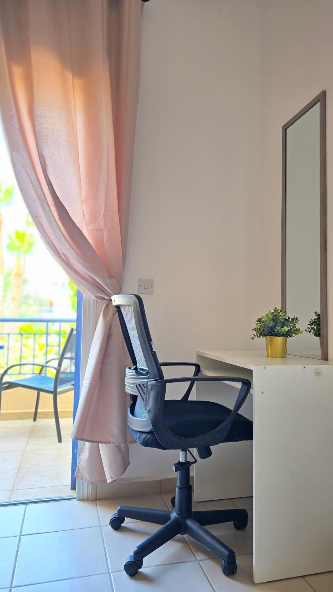 Dom wakacyjny Css Cheerful Smart Superior 2bd Townhouse Limnaria Gardens