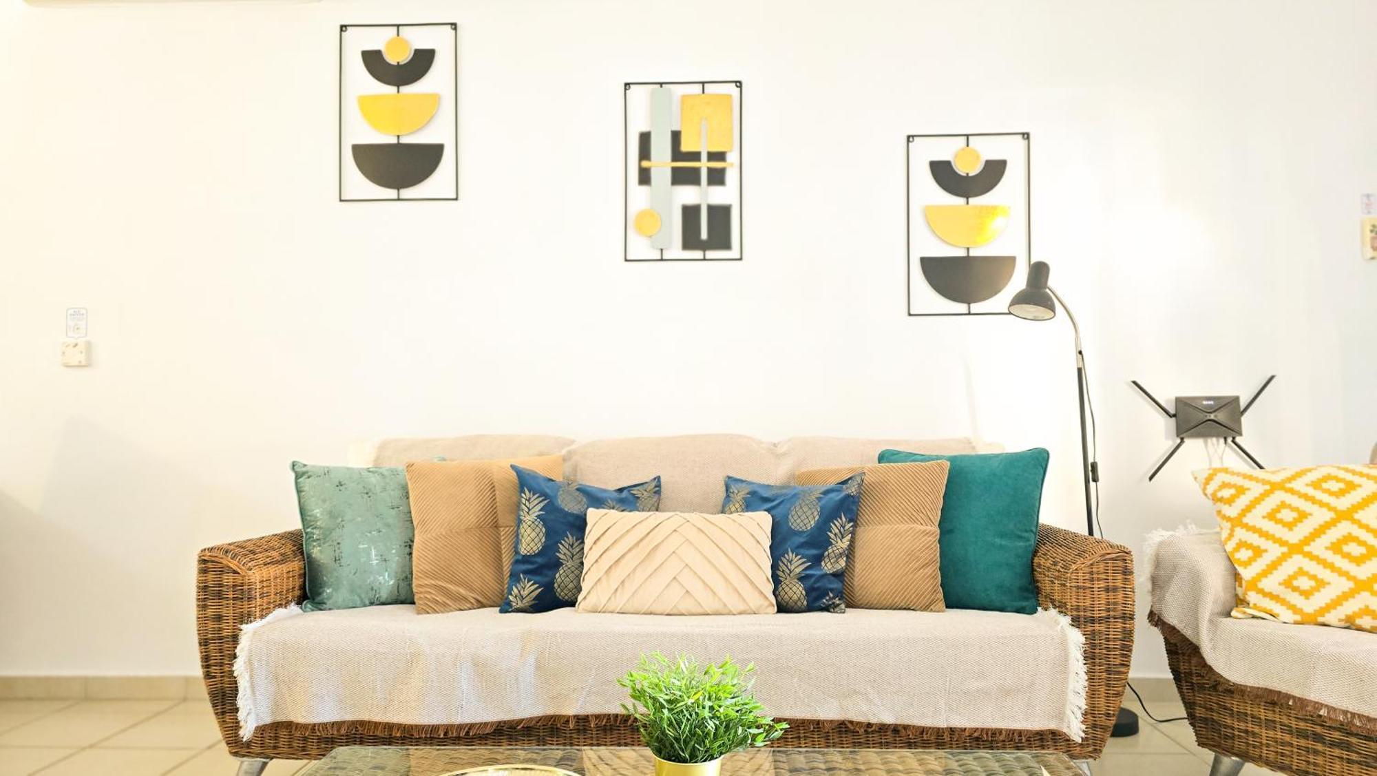 Css Cheerful Smart Superior 2bd Townhouse Limnaria Gardens
